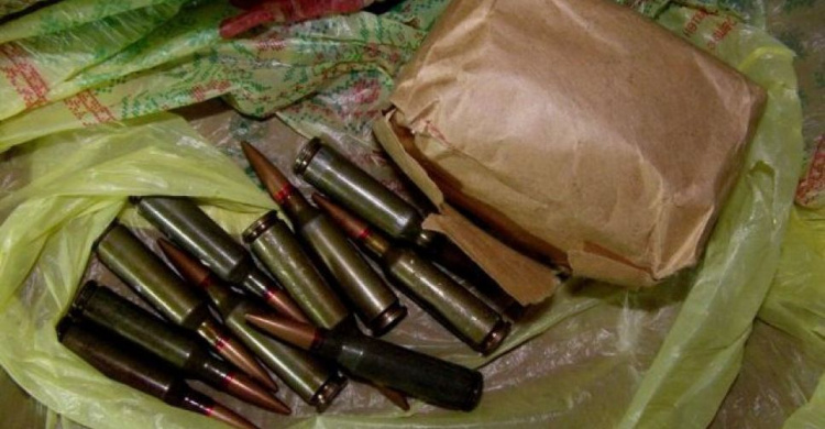 Жители Кривого Рога находят боеприпасы на улице и сдают их в полицию