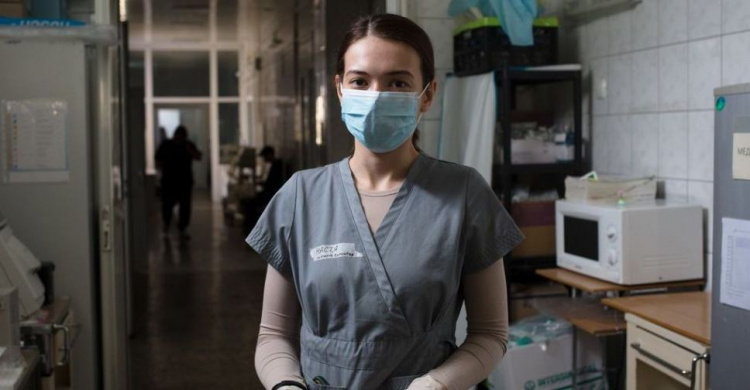 На Дніпропетровщині працевлаштували близько 300 медиків-переселенців