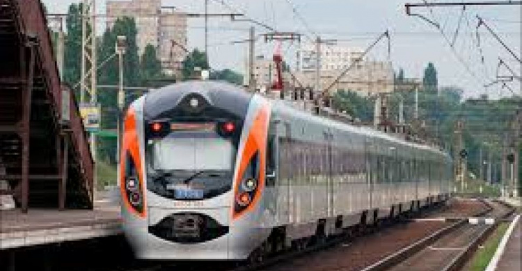 Летнее расписание: скоростной поезд Киев - Кривой Рог перестанет курсировать ежедневно