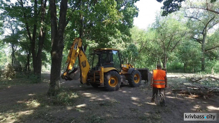Фотофакт: как ремонтируют парк Гданцевский в Кривом Роге (бывший Комсомольский)