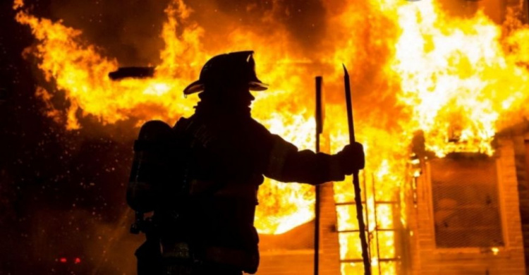 В Кривом Роге в разных районах случился пожар: горел дачный дом и сарай с урожаем