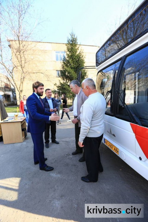Работников Центрального горно-обогатительного комбината будут возить на новых автобусах (ФОТО)