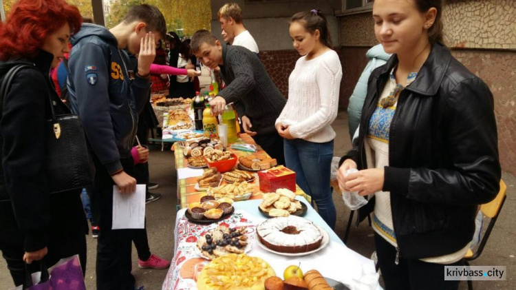 Благотворительные ярмарки в Кривом Роге продолжаются в школах Покровского района (ФОТОРЕПОРТАЖ)
