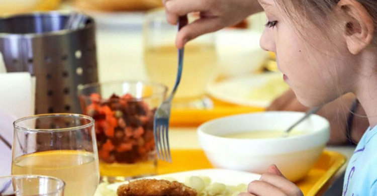 Про шкільне харчування: в Україні з'явився новий портал «ЗнаЇмо»