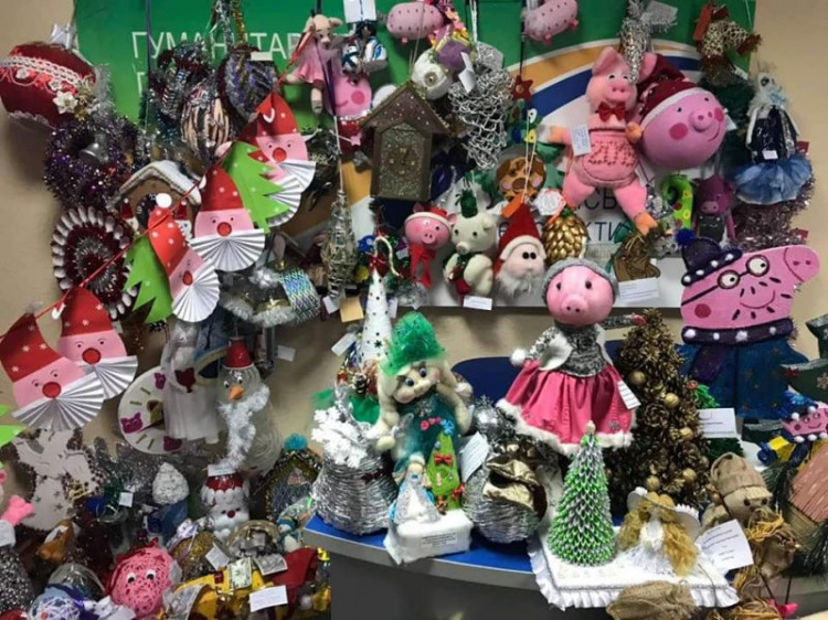 В Кривом Роге проходит конкурс на лучшую новогоднюю игрушку (фото)