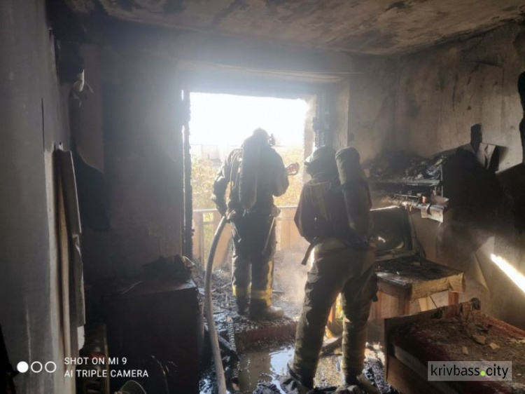 В Покровском районе во время пожара в квартире спасли 80-летнюю женщину