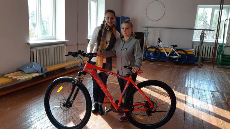 #SteelRun осуществляет мечты: воспитанники центра "Созвездие" получили 2 велосипеда