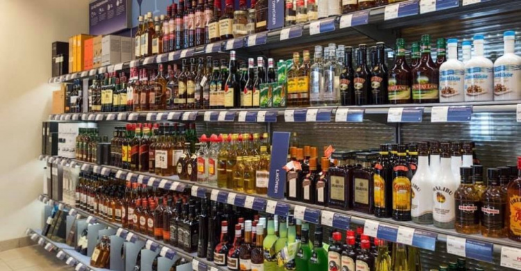 В Кривом Рога продавца оштрафовали за продажу алкоголя несовершеннолетнему