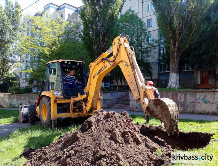 «Кривбассводоканал» приступил к замене трубопровода на Заречном (ФОТО)