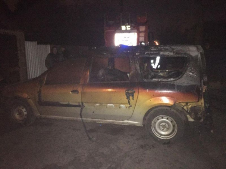 В Кривом Роге на рассвете горел гараж с автомобилем