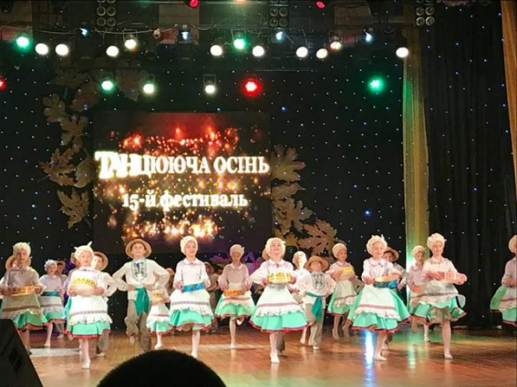 Ярко, грациозно и на одном дыхании: в Кривом Роге прошел XV Всеукраинский фестиваль "Танцующая осень" (ФОТО)