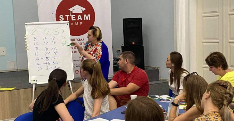 Криворізькі педагоги завершують навчання за лідерською освітньою програмою STEAM-CAMP