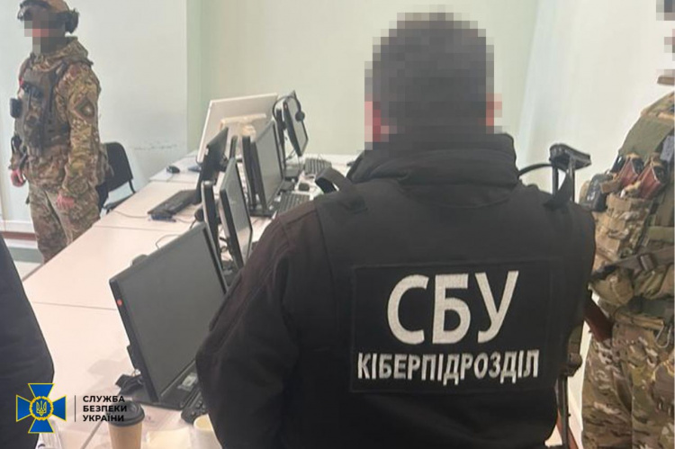 Заробляли на полонених ЗСУ: на Дніпропетровщині правоохоронці припинили роботу call-центру