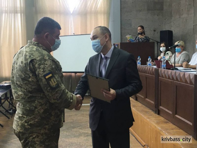 З нагоди Дня вшанування воїнів АТО (ООС) у Саксаганському райвиконкомі нагородили бійців
