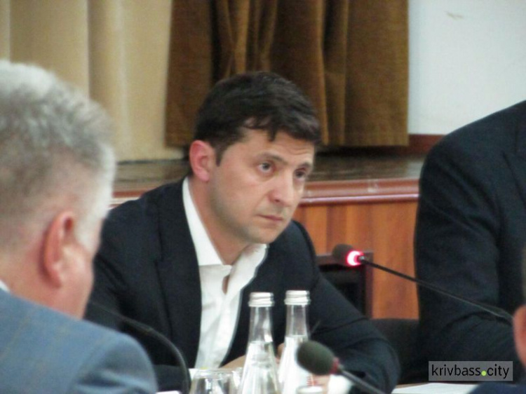 Владимир Зеленский в Кривом Роге начал совещание по экологическим проблемам города (фото)
