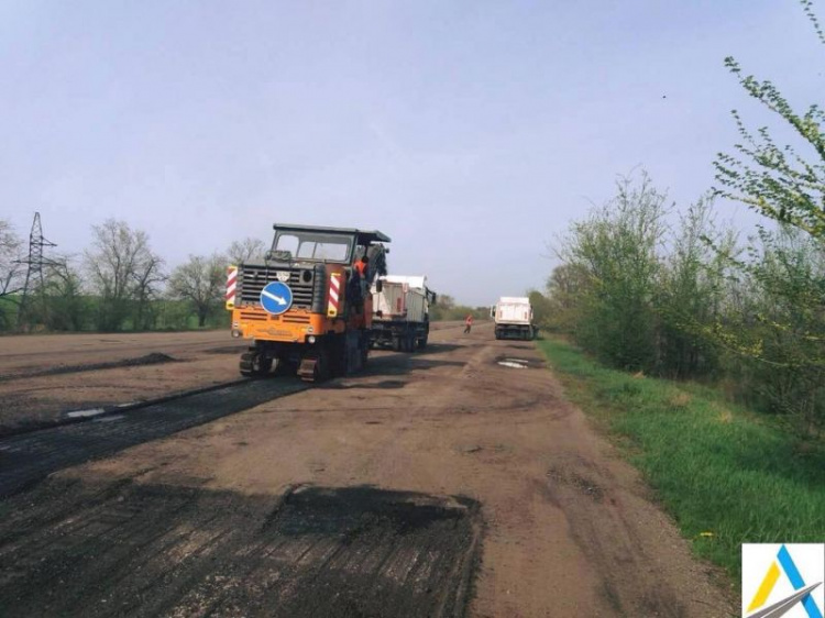 Еще на одном участке трассы Днепр-Кривой Рог ведется капитальный ремонт (ФОТОФАКТ)