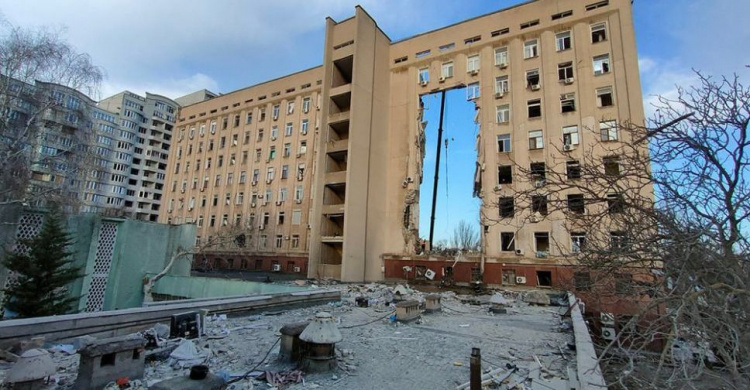 Будівля Миколаївської ОДА після обстрілу росіянами