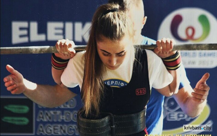 Ученица криворожского вуза выиграла на Чемпионате Украины по поуэрлифтингу (ФОТО)