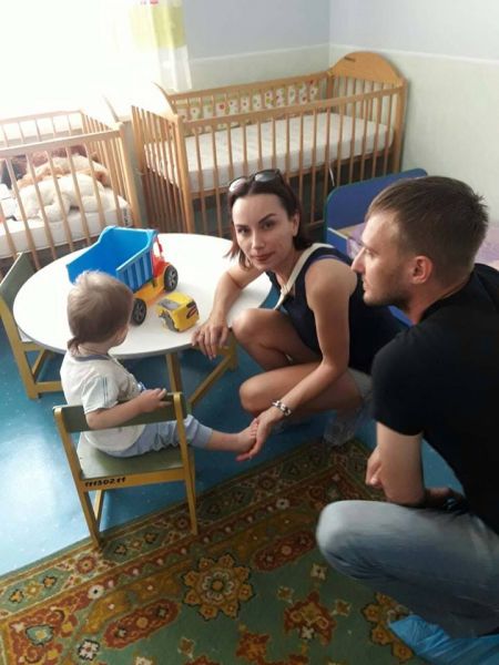 Неравнодушные жители Кривого Рога посетили брошенных детей и привезли им все необходимое