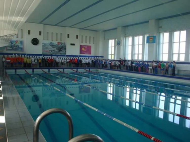 В Кривом Роге проходит Открытый турнир по плаванию (ФОТО)