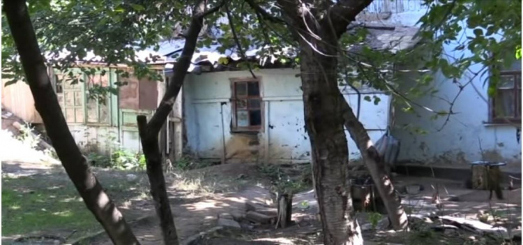 Без воды и еды: в Кривом Роге разыскивают "горе-родителей" бросивших троих детей в заброшенном доме