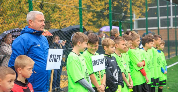 Новое поле для будущих чемпионов: в Кривом Роге Метинвест оборудовал тренировочную базу для молодых футболистов
