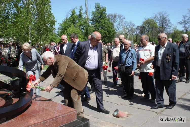 Криворожане присоединились к акции "Зажги свечу", почтив память погибших на ЧАЭС