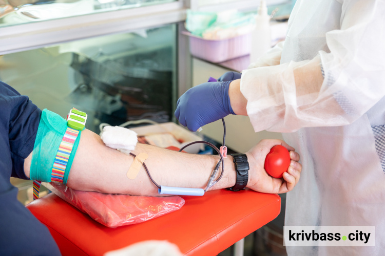 Кров рятує життя: яких донорів потребують лікарні у регіонах