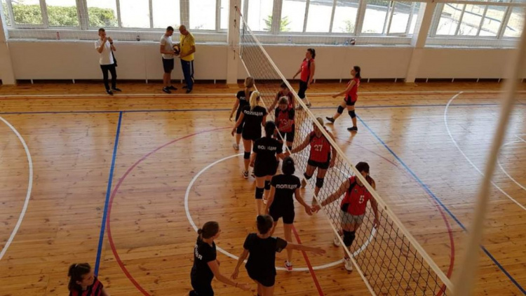 В Кривом Роге прошел турнир по волейболу среди женских команд (фото)