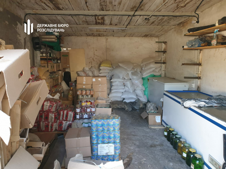 Ніяк не награбуються: на Дніпропетровщині виявили склад, забитий продуктами для військових