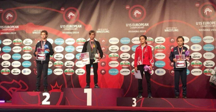 Юная криворожанка победила на чемпионате Европы по вольной борьбе (фото)