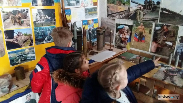 Осколки градов, гильзы, остатки от касок и оружия: дети Кривого Рога посетили музей героев АТО (ФОТОРЕПОРТАЖ)
