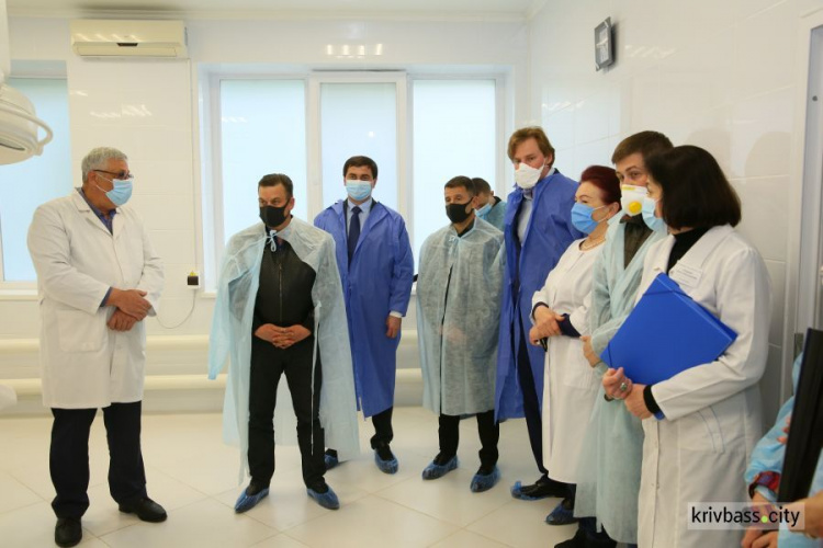 Фонд Вадима Новинского передал оборудование для больниц Днепропетровщины