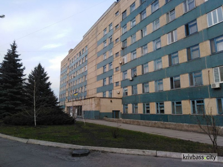 Стрибнув з вікна восьмого поверху: на території Криворізької міської лікарні №16 виявили тіло чоловіка