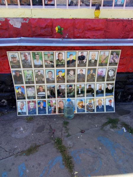 В Кривом Роге удлинили стелу с фотографиями погибших в АТО жителей Кривого Рога (фото)
