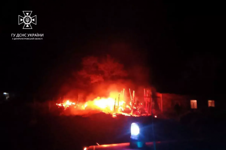 У селищі Криворізького району згоріло приміщення із чотирма тоннами сіна