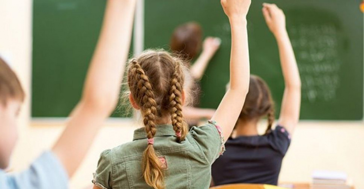 В Україні зняли обмеження на кількість учнів у класах