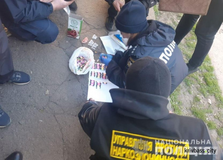 В Кривом Роге полицейские задержали наркодилера с крупной партией веществ