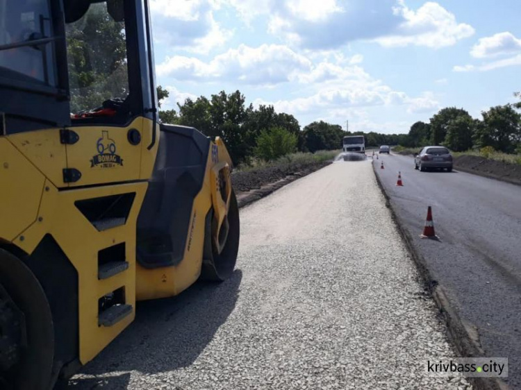 Укравтодор отчитался о выполненном ремонте участка областной трассы Днепр-Кривой Рог (фото)