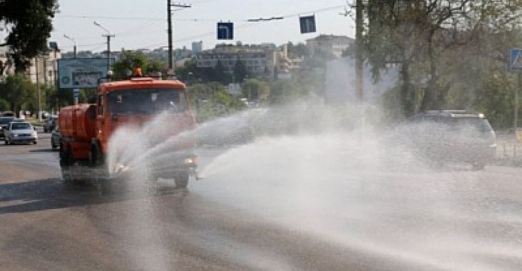 "Поливалки" против пыли: кто, где и когда должен мыть водой улицы Кривого Рога (график)