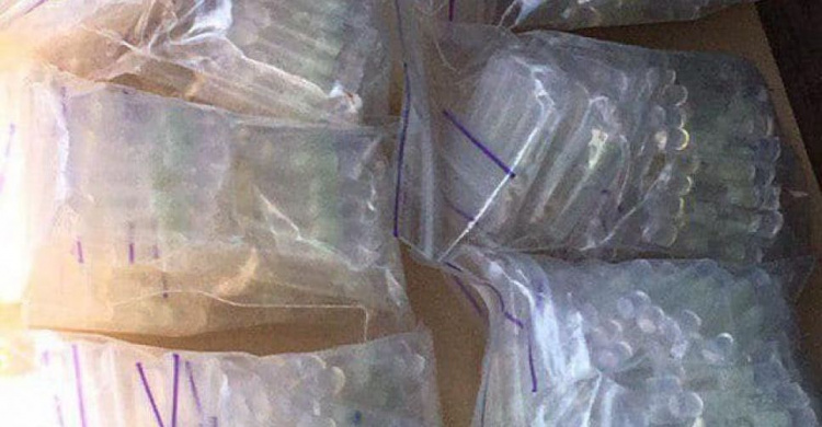 В Кривом Роге наркосбытчик припрятал наркотики где только мог, но полиция нашла все "заначки"