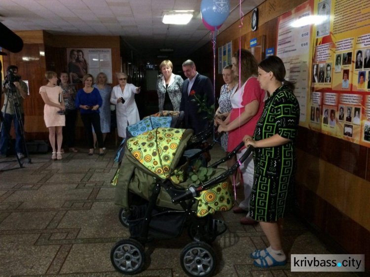 Новорожденные Кривого Рога получили подарки от мэра (ФОТО)