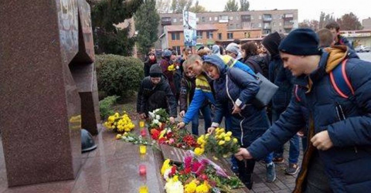 Криворожане почтили память погибших за освобождение Украины от немецко-фашистских захватчиков (ФОТО)