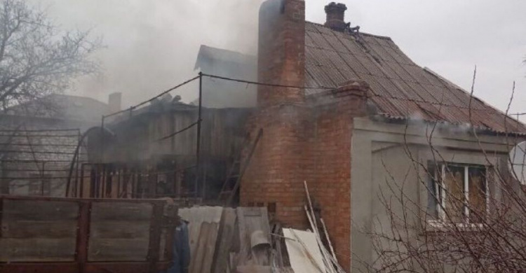 В Кривом Роге загорелся дом: есть погибший (фото)