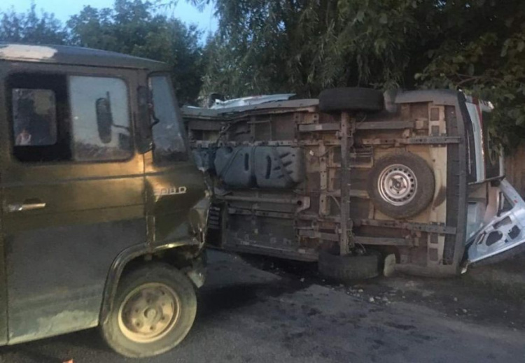На Днепропетровщине скорую помощь протаранил грузовик (фото)