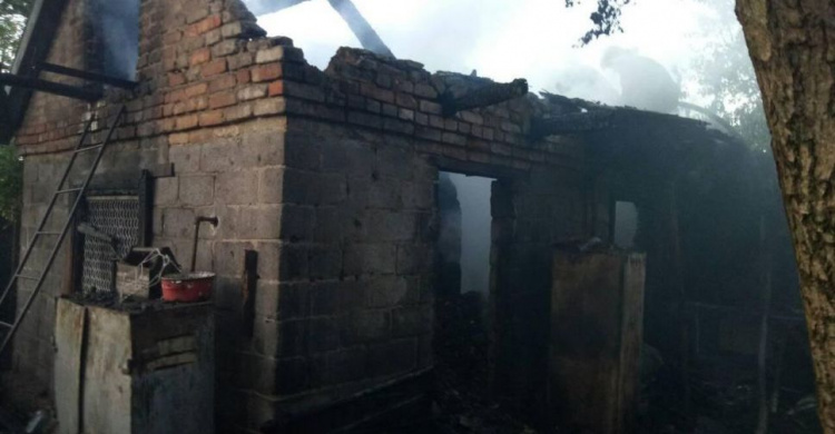 Огонь в Кривом Роге повредил несколько нежилых помещений (ФОТО)