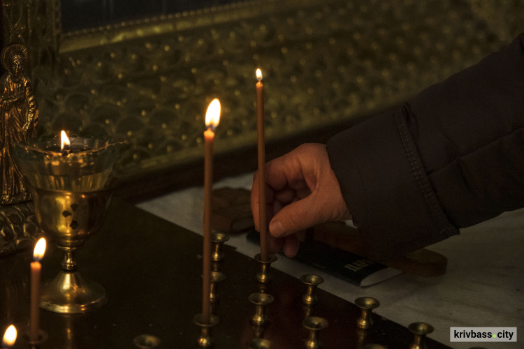 24 лютого Православна Церква України посилено молитиметься за воїнів та цивільних