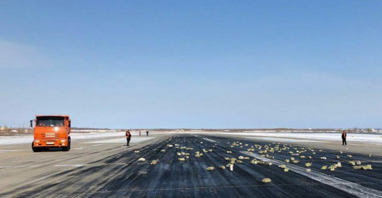 В Якутии самолет при взлете растерял золото (ФОТО+ВИДЕО)