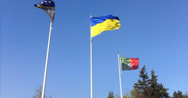День государственного флага: возле горсовета Кривого Рога торжественно подняли украинское знамя (ФОТО)
