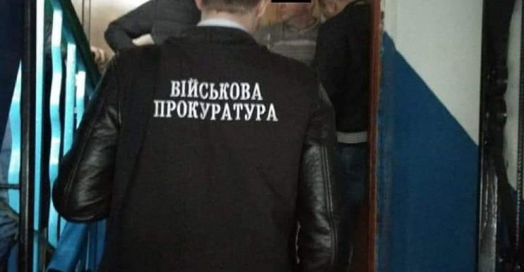 8 тысяч, чтобы "откосить" от армии: на Днепропетровщине задержали заместителя военного комиссариата (фото)